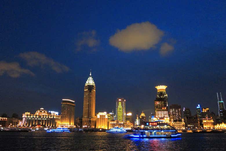 Navegaremos junto do skyline de Shanghai