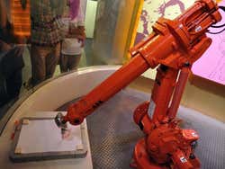 Museu da Ciência e da Tecnologia de Shanghai, Robô pintor